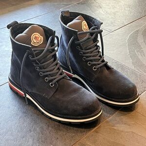 Moncler New Vancouver Scarpa Navy
Size: 43 EU (10D US)